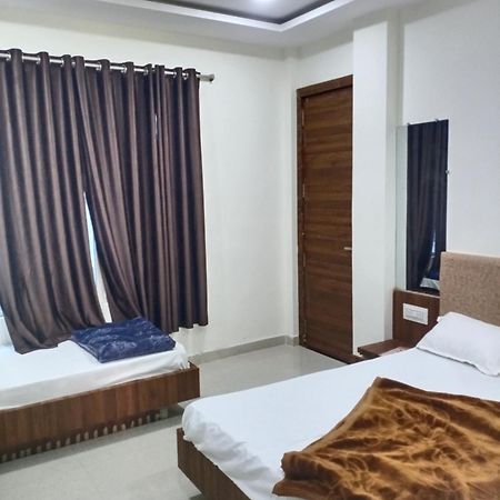 Hotel Soham Palace Ujjain Extérieur photo