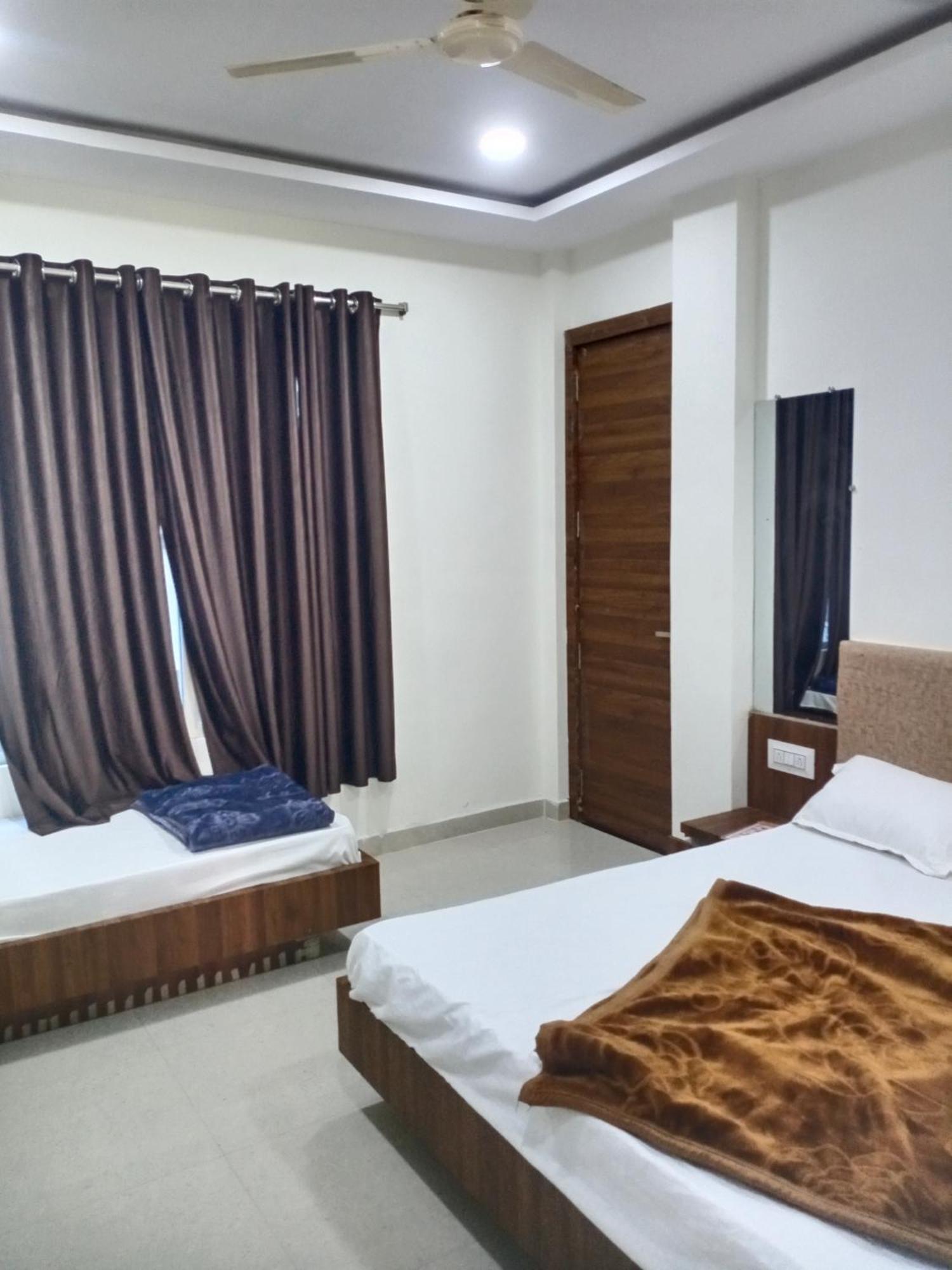 Hotel Soham Palace Ujjain Extérieur photo